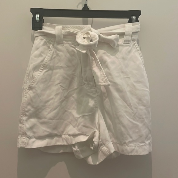 Wilfred Free Aritzia White Shorts with belt (“Natalie shorts”) - Picture 4 of 6